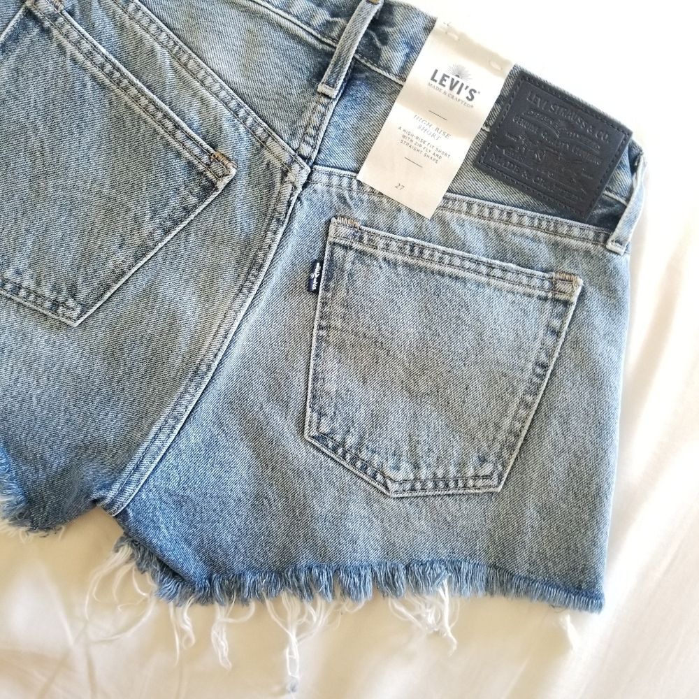 🍒NWT🍒 LEVI'S EMBROIDERED HIGH RISE SHORTS - Picture 10 of 11